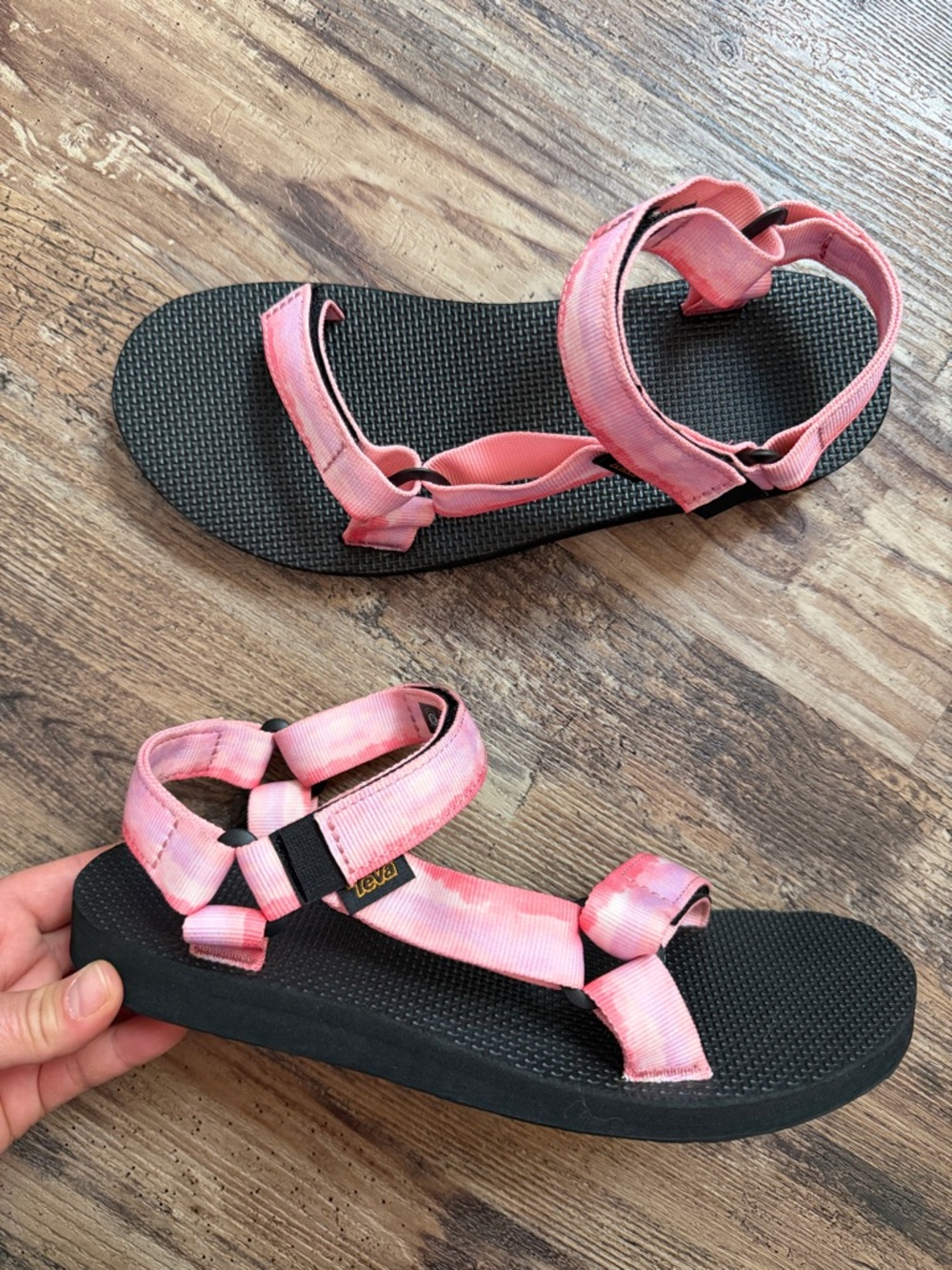 Women's Teva Original Universal Sandals in a Tie-Dye Pink Size 9